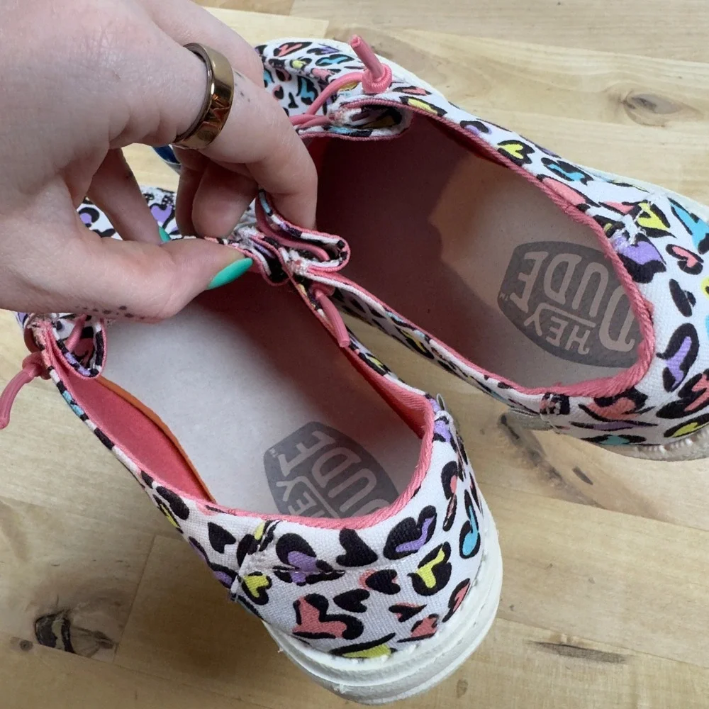 Hey Dude Wendy Youth Cat White Leopard Heart Print Loafers Size Y1 L2 NEW